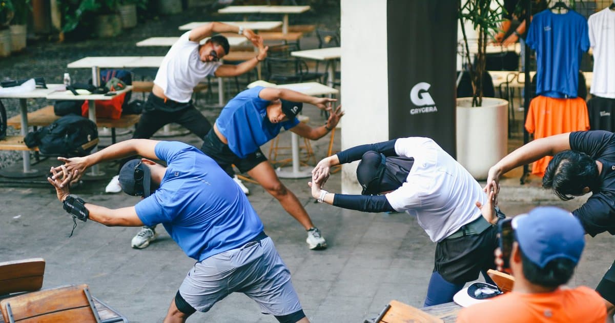 How to Warm Up Before Lifting (and How Much Weight to Start With)